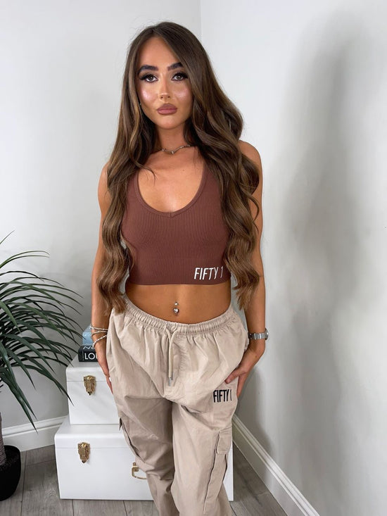 Cropped ribbed v neck gym top - Chocolate