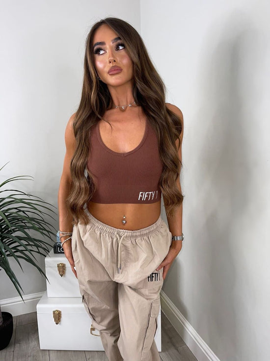 Cropped ribbed v neck gym top - Chocolate