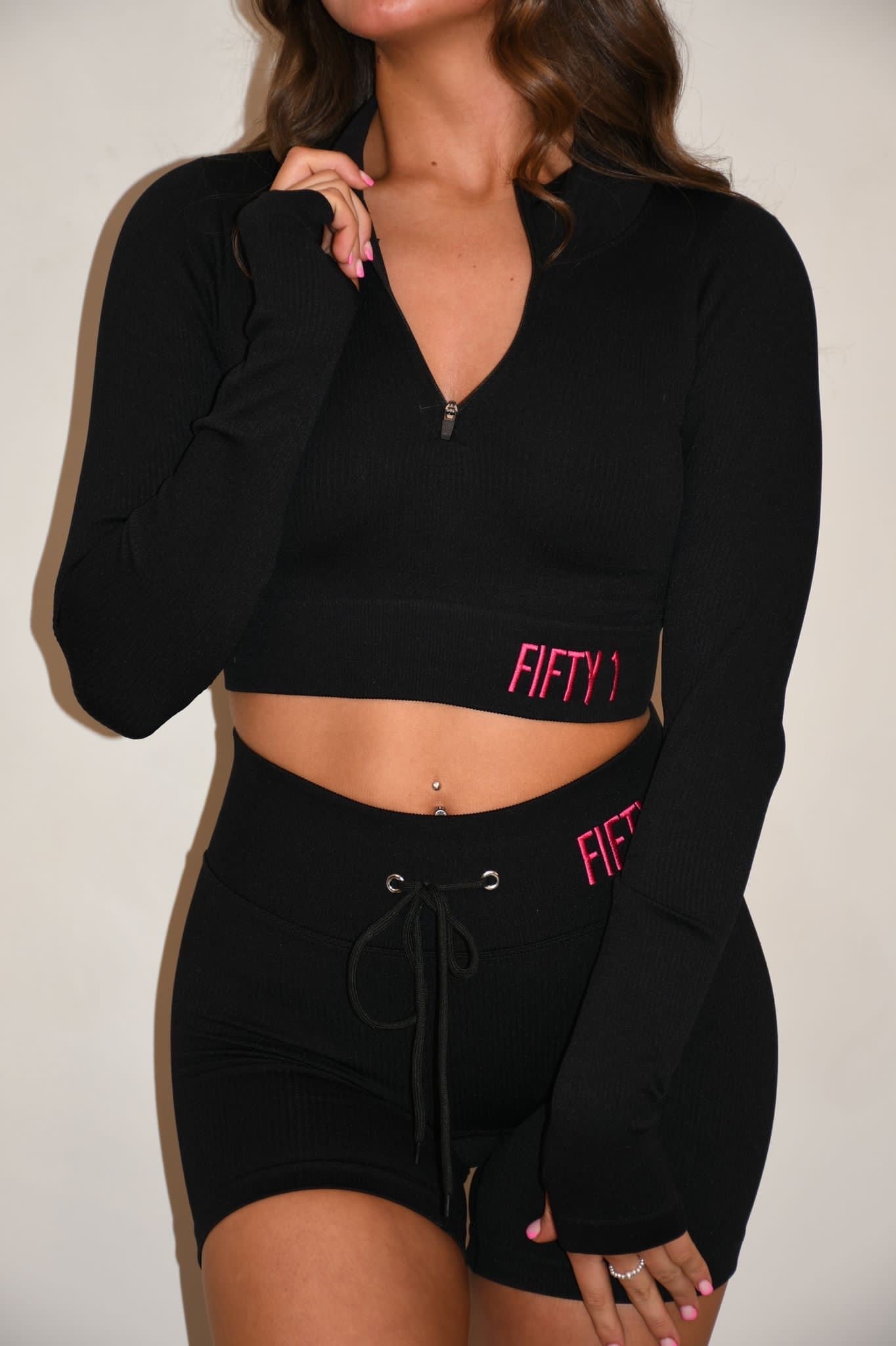 SUPREMA' cropped gym jacket - Black – House of Fifty1